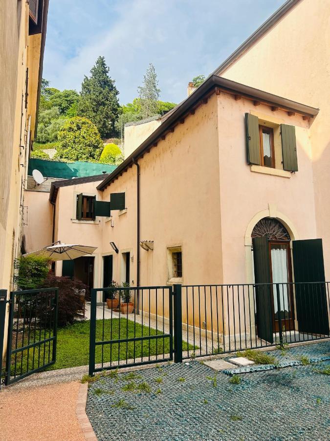 Vittoria Verona Buitenkant foto